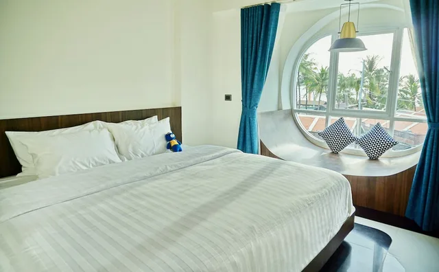 Deluxe, King Bed, Bearpacker Patong Hostel 2/5