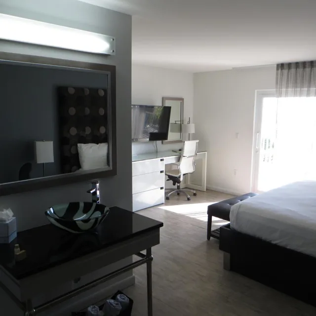 جناح بشرفة، Lotus Boutique Inn Suites 4/10