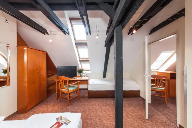 غرفة قياسية رباعية بأربعة أسرّة، Hotel Ahl Meerkatzen 2/2