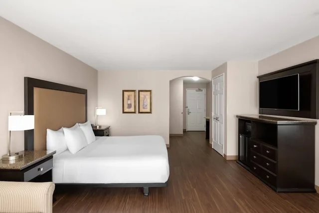 غرفة تنفيذية بسرير كينج لذوي الإعاقة، La Quinta Inn And Suites By Wyndham Paso Robles 1/5