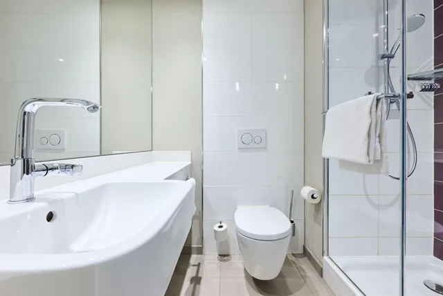 غرفة قياسية ثلاثية بسرير مزدوج مع أريكة، Premier Inn Lubeck City Centre 3/4