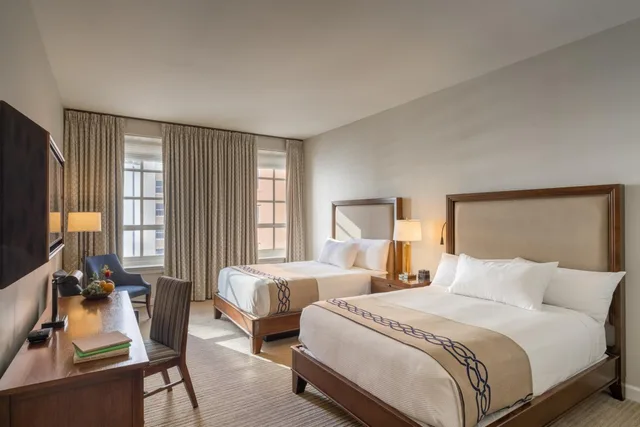 غرفة ديلوكس بسرير كينج وسريرين كوين، Nopsi Hotel New Orleans 5/8