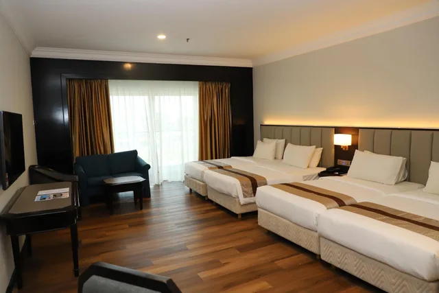 Deluxe, Quadruple, Single Bed, Grand Darul Makmur Hotel Kuantan 1/10