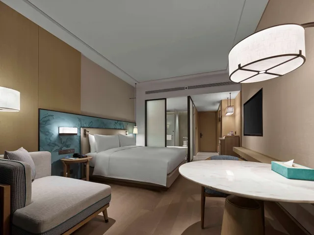 Standard, King Bed, DoubleTree by Hilton Taizhou Shenxianju 9/10