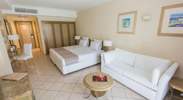 غرفة قياسية بسرير مزدوج أو سريرين منفصلين، Maritim Antonine Hotel and Spa Malta 2/2