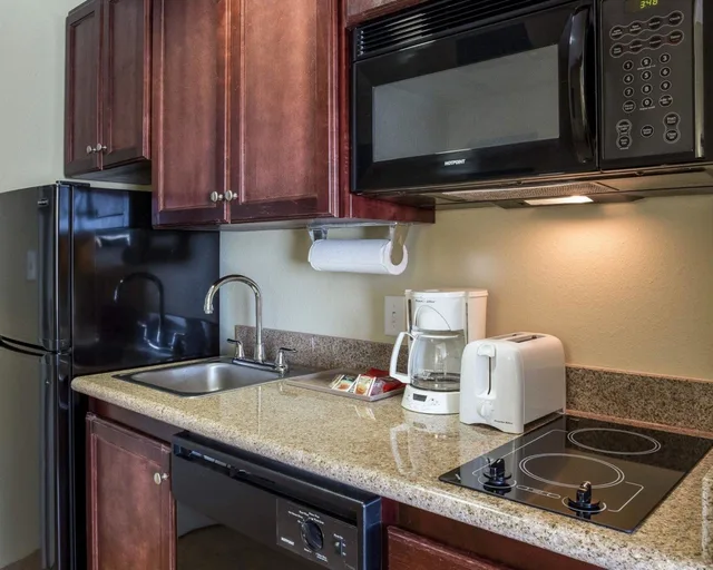 جناح بسرير كوين، MainStay Suites Houma LA 4/4