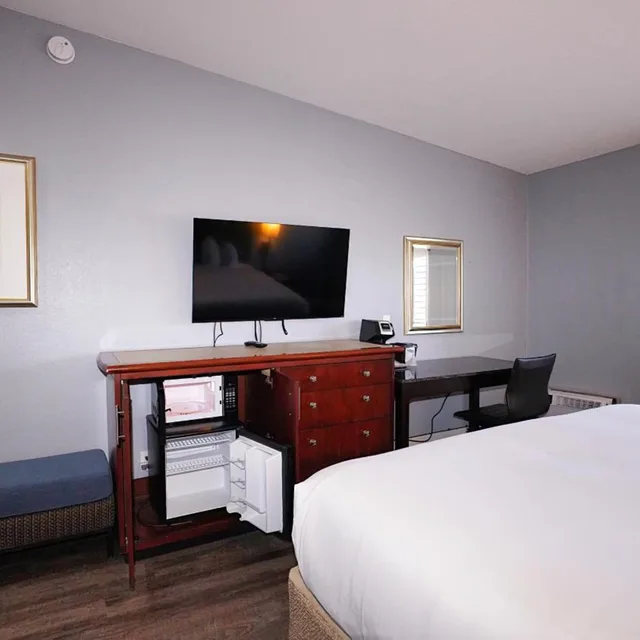 غرفة بسرير كوين بشرفة، Seaside Inn & Suites 5/10