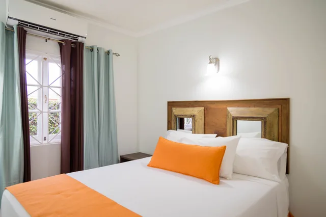 2 Bedrooms, Family, Villa, 2 Queen Beds, Kitchen, Courtyard Area, Centrally Located Guest Apartments Ii 1/2
