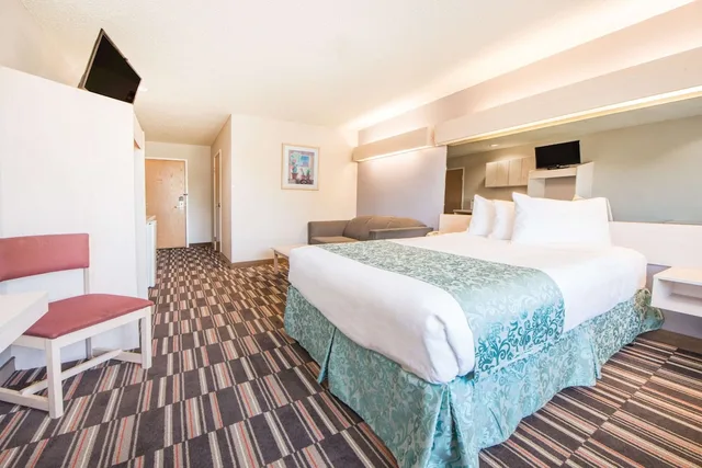 Studio, Suite, Queen Bed, Accessible, Microtel Inn & Suites by Wyndham Claremore 2/5