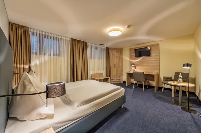 Semi Basement, Twin Beds، Windsor Hotel 1/1