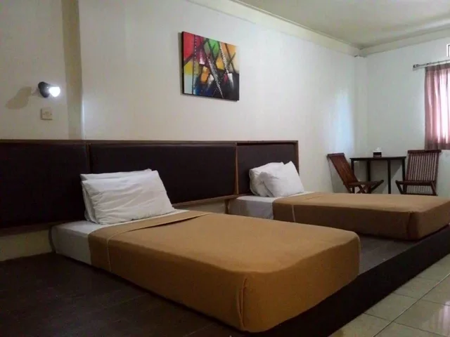 غرفة ديلوكس بسريرين منفصلين، Hotel Augusta Lembang 2/3