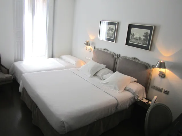 Room, 1 Double and 1 Single Bed, with Extra Bed, Meninas Hotel 2/4