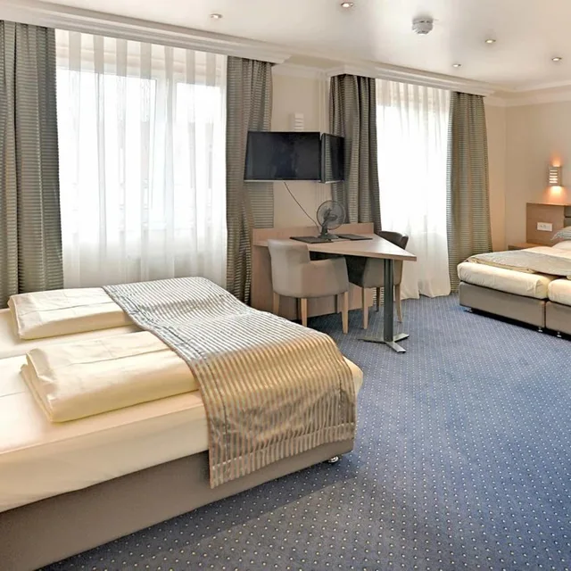 غرفة كلاسيكية رباعية، St. Joseph Hotel 1/6