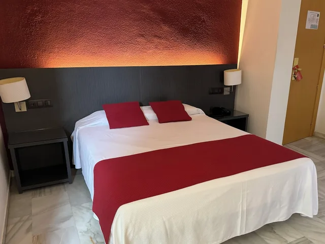 غرفة قياسية بسرير مزدوج أو سريرين منفصلين بشرفة، Hotel Nerja Club And Spa 3/4