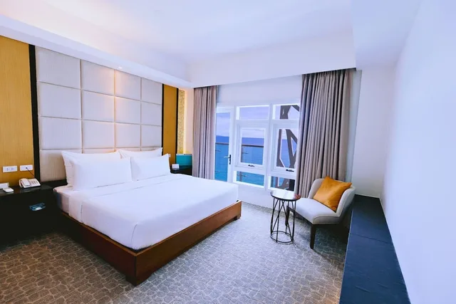 جناح بسرير كينج بإطلالة على البحر بغرفة نوم واحدة، Arterra Hotel and Resort 2/8