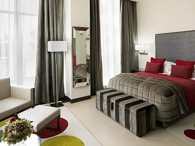 Classic, Suite, The George Lagos 2/2