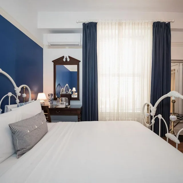 غرفة قياسية بسرير كينج وسرير كوين، Manoir Sherbrooke 4/10