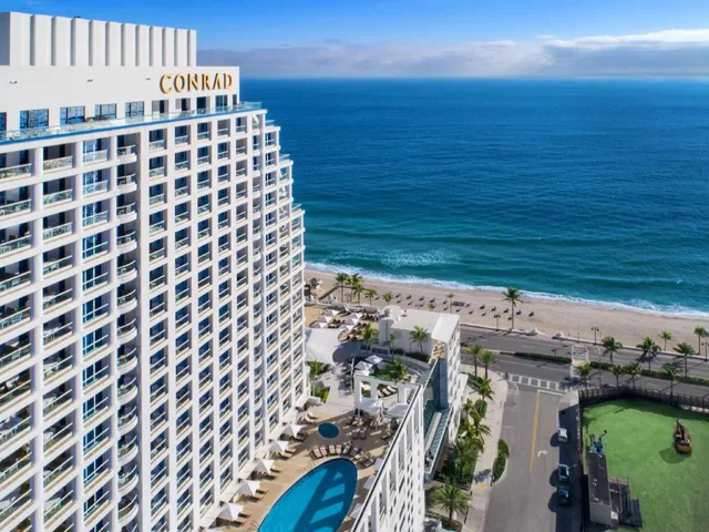 3 Bedrooms, Residence, 1 King and 2 Queen Beds, Intracoastal or Ocean View، Conrad Fort Lauderdale Beach 1/1
