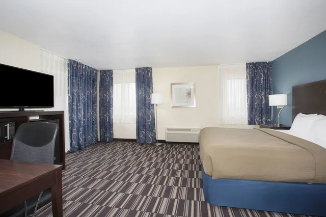 Superior, Studio, Suite, King Bed, Pool View, AmericInn by Wyndham Mount Pleasant 3/6