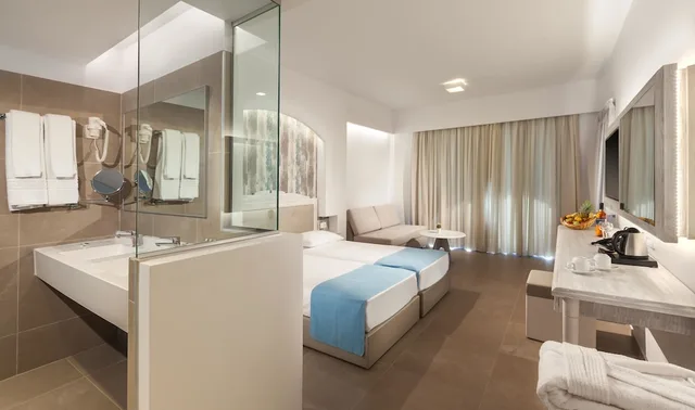 بنغل بريميوم بسرير مزدوج بإطلالة على البحر مع أريكة، Aeolos Beach Hotel 3/5