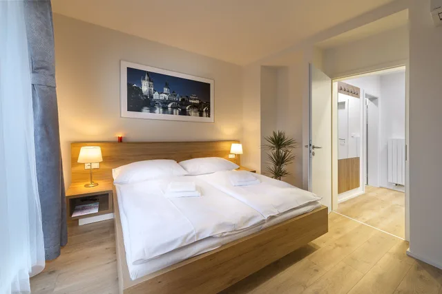 غرفة بسرير كوين بحمام خاص، Downtown Suites Belohorska 2/9