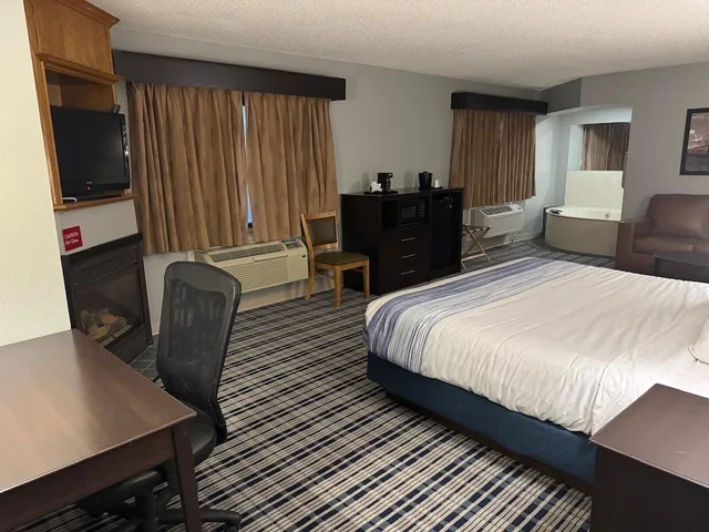 Luxury, Studio, Suite, King Bed, AmericInn by Wyndham Ames 4/7