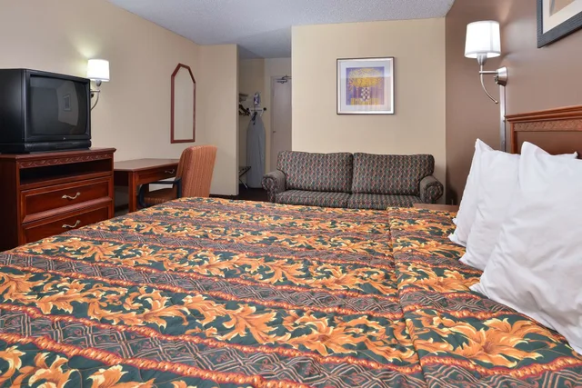 Room, King Bed, Americas Best Value Inn Tulsa at I-44 6/7