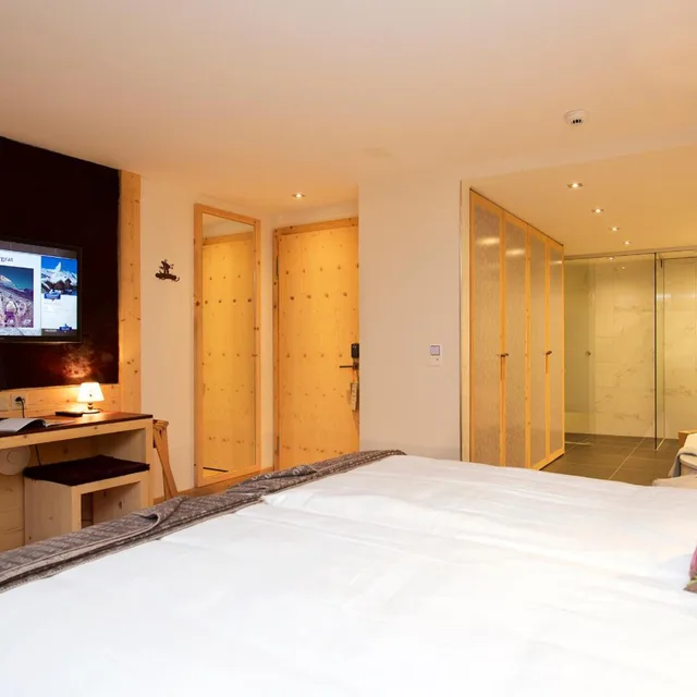Garden, Double Bed, Balcony، Matterhorn Lodge Hotel and Appartements 9/10