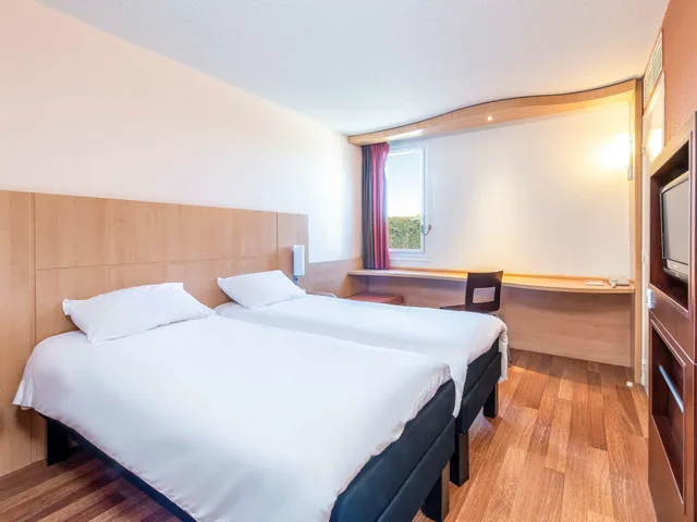 غرفة قياسية بسرير مزدوج، Ibis Issoire 1/10