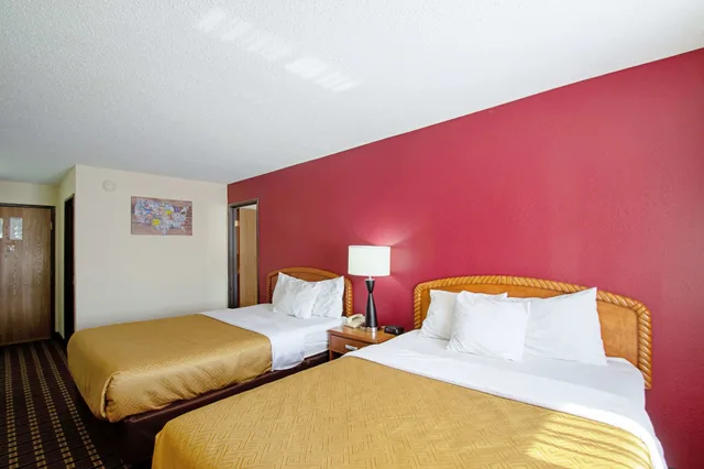 جناح بسرير كينج وسريرين كوين، Econo Lodge Inn & Suites Wisconsin Dells 11/14
