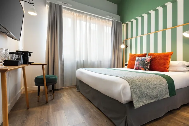 Room, Queen Bed, Hotel Edmond W 1/6
