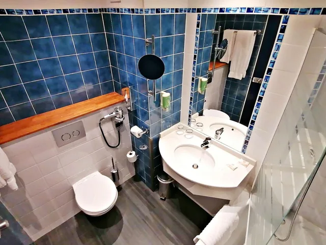 غرفة قياسية ثلاثية بثلاثة أسرّة، Best Western Marseille Aeroport 9/10