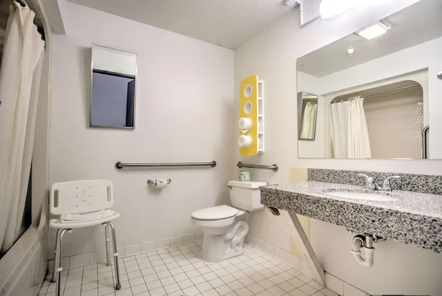 غرفة قياسية بسرير كوين، Motel6 Bozeman, MT 7/7