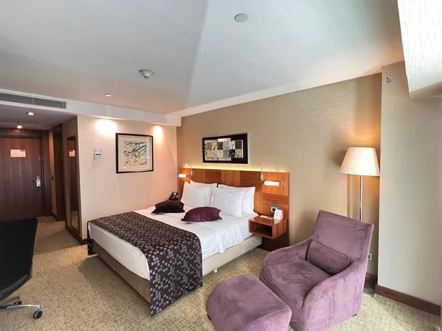 غرفة بسرير كينج، Crowne Plaza Istanbul Harbiye Hotel 2/8