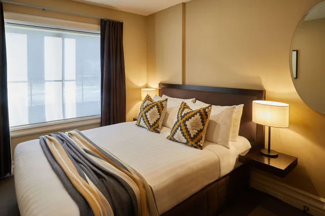 شقة فاخرة بسرير كينج وسريرين منفصلين بإطلالة على البحيرة بغرفتي نوم، Platinum Queenstown Villas 9/10