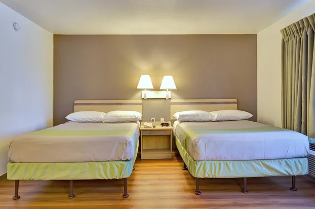 غرفة قياسية بسرير كينج، Motel6 Belmont, CA San Francisco Redwood City 7/10