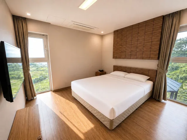 جناح فاخر بإطلالة على البحر بغرفتي نوم بجاكوزي، Y Resort Jeju 4/10