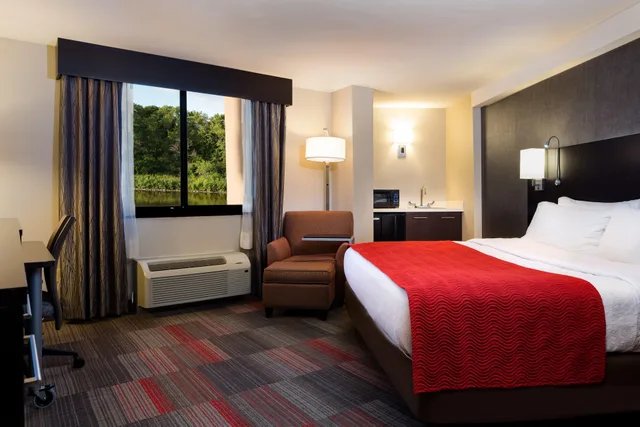 غرفة بسرير مزدوج بإطلالة، Holiday Inn Milwaukee Riverfront 1/3