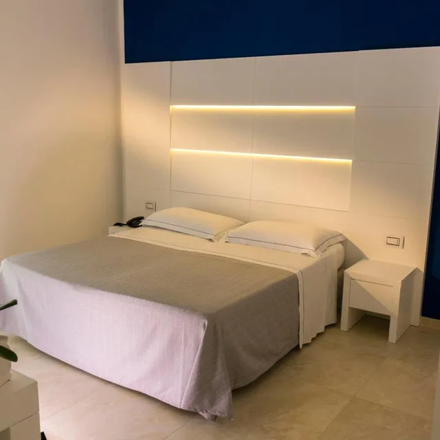 غرفة رباعية، Hotel Scialara 1/3