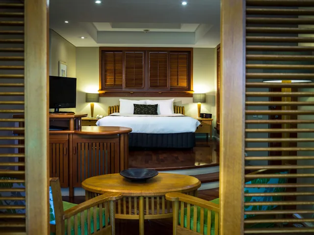 Reef, Suite, King Bed, GREEN ISLAND RESORT 2/3