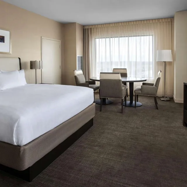 غرفة بسرير كينج بحوض استحمام لذوي الإعاقة، Hyatt Regency Pittsburgh International Airport 2/6