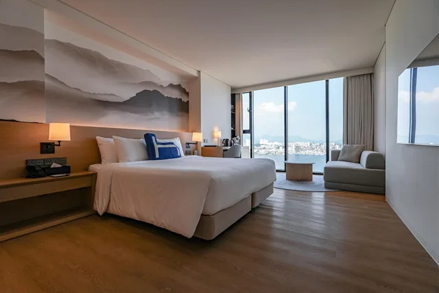 Grand, Deluxe, King Bed, Lake and Ocean View، Homm Marina Sokcho 2/4