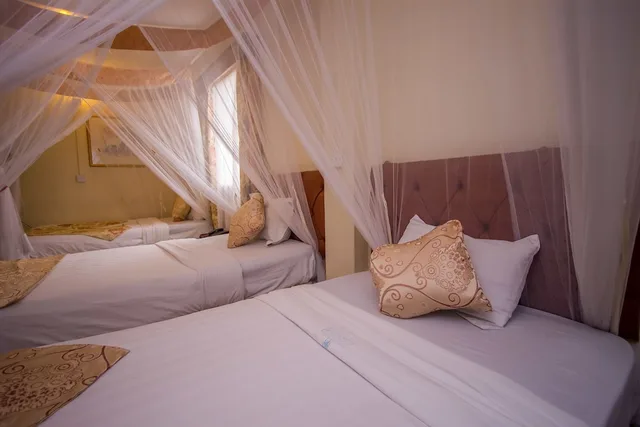 غرفة قياسية ثلاثية بثلاثة أسرّة، Chester Hotel 4/5