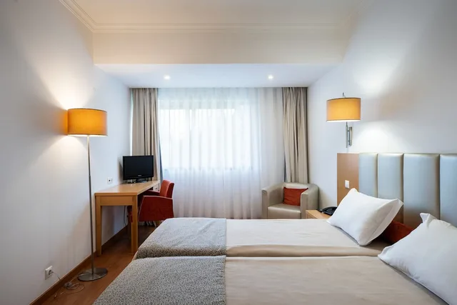 غرفة مفردة بسريرين منفصلين بإطلالة، Hotel Fatima 2/8