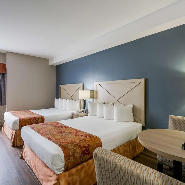 غرفة ديلوكس بسرير كينج وسريرين كوين، Best Western Peace Arch Inn 4/5