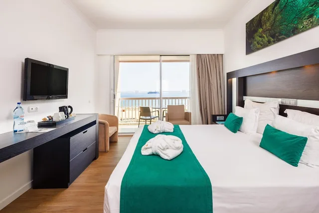 غرفة بريميوم بسرير مزدوج أو سريرين منفصلين بإطلالة على البحر بشرفة، Jupiter Algarve Hotel 1/6