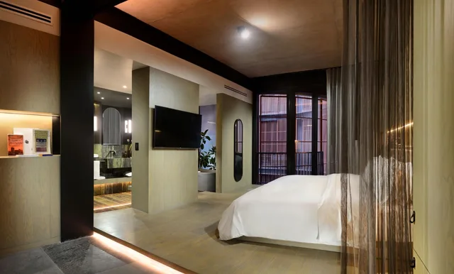 جناح جونيور، Volga Hotel 1/1