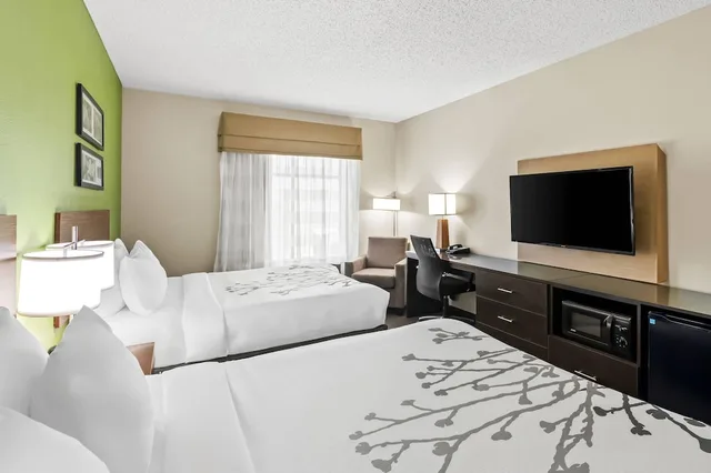 غرفة قياسية بسريرين كوين، Sleep Inn & Suites Dripping Springs - Austin Area 2/4