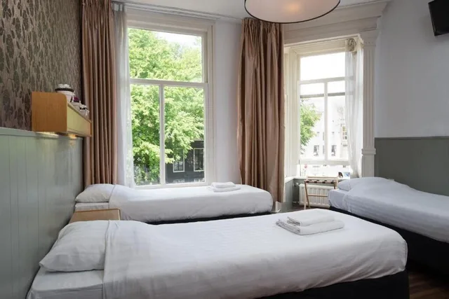 غرفة كومفورت ثلاثية، Amsterdam Inn Hotel 1/4