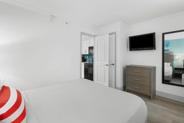 Schooner, Junior Suite, Deluxe, Cabana, Ocean Front، Compass Cove Resort 1/7